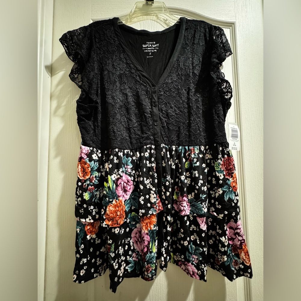 NWT Torrid Black Floral Lace Blouse